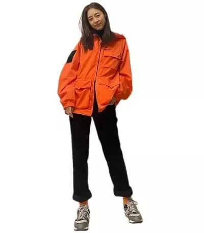   Lee Yeon Hee magassága 5 láb 8 hüvelyk magas