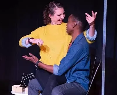   Lea Vivier durante una actuación en el Festival Nacional de las Artes Makhanda