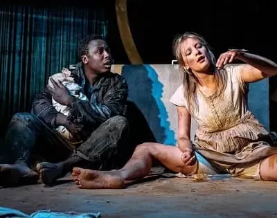   Phia Saban jako artysta teatralny