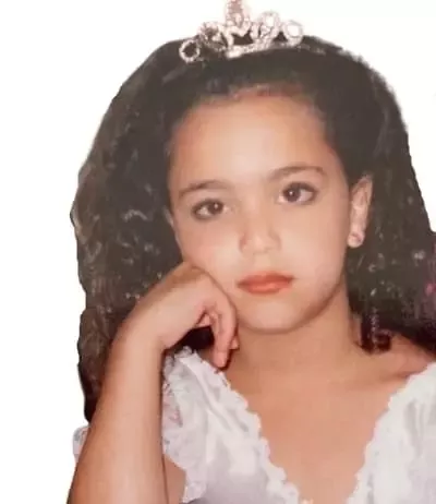   May Calamawy στην παιδική ηλικία