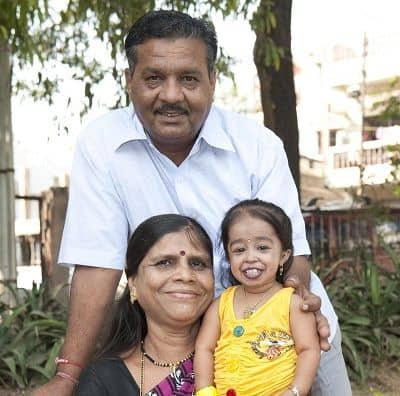   Kishanji Amge Soția Ranjana Amge cu fiica Jyoti Amge Wiki și biografie
