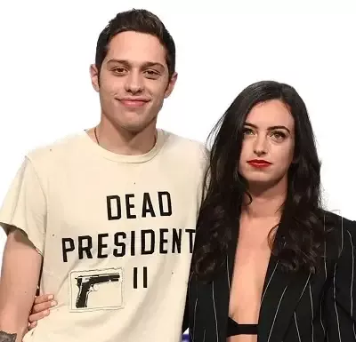   Cazzie David entisen poikaystävänsä Pete Davidsonin kanssa