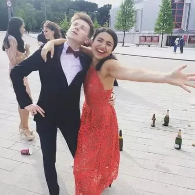   Antonia Salib กับ Charlie Tooke