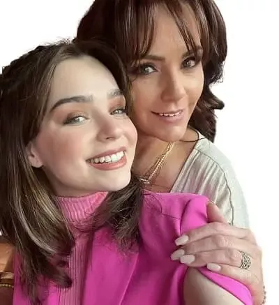   Macarena Garcia édesanyjával, Amairani Romeroval