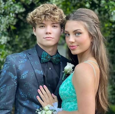   Caitlin Carmichael színésznő legjobb barátjával, Connor Finnertyvel