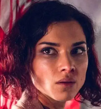   Amber Rose Revah pēdējā gaismā