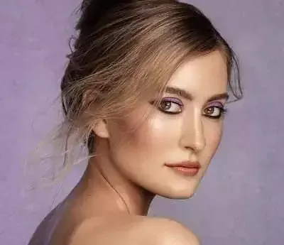   Biographie de l'actrice assez intelligente de Netflix, Olivia Macklin