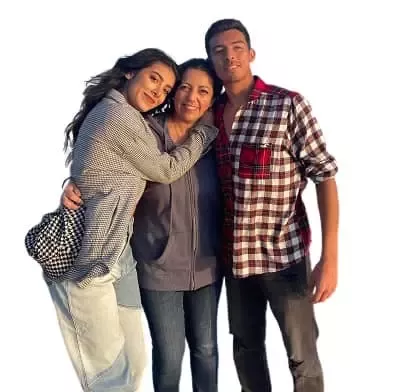   Giselle Torres avec sa mère Angelica Torres et son frère Richie Torres