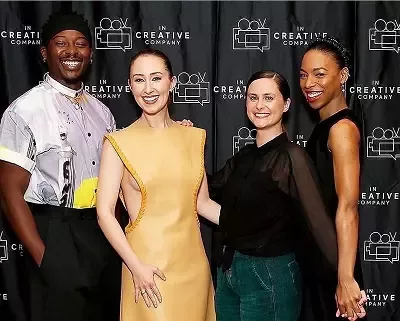   Pippa Bennett Warner con il cast di Chloe