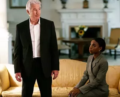   Pippa Bennett Warner in Mother FatherFiglio