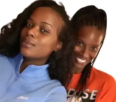   Zainab Johnson avec sa soeur