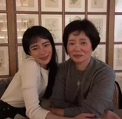   ลิมจียอนกับแม่ของเธอ