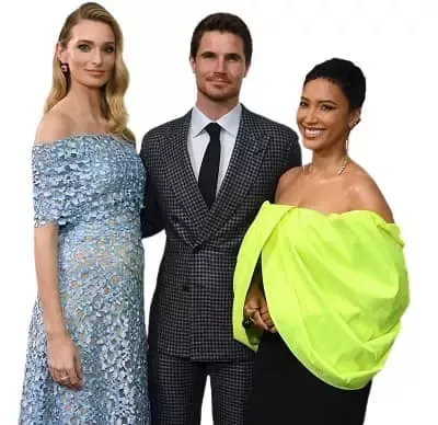   Andy Allo กับ Robbie Amell และ Allegra Edwards