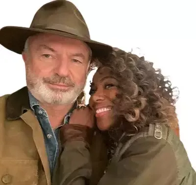   Sam Neill ile DeWanda Wise