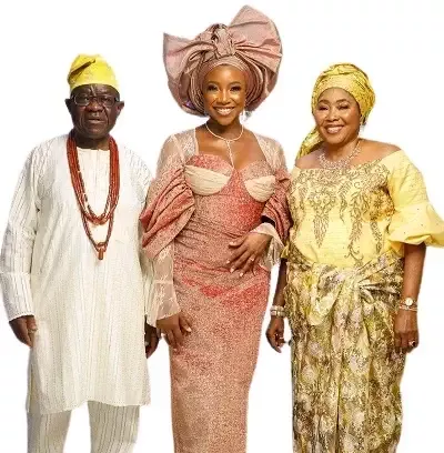   Ini Dima Okojie met haar vader Emmanuel Dima-Okojie en moeder Perriera Dima-Okojie