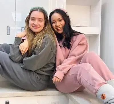   Jennifer Tong z Emilijo Baranac