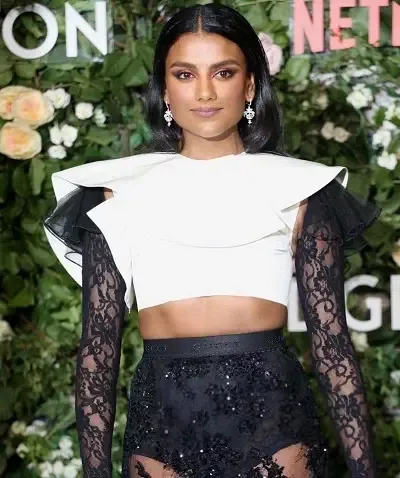   Vem är Simone Ashley, Bridgerton's Kate Sharma