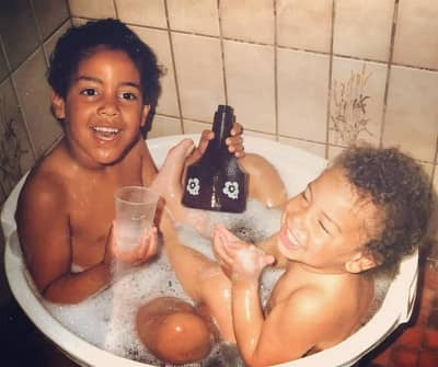   Canan Safir Colman barndomsfoto med bror