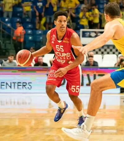   Safir Colman kommer att ha en basketkarriär