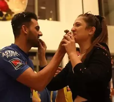   Jaya Bhardwaj cu Deepak Deepak Chahar în Emiratele Arabe Unite