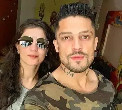   Jaya Bhardwaj cu fratele ei Sidharth Bhardwaj