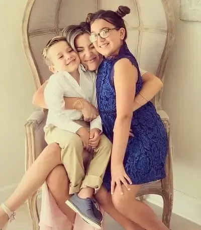   Alex Hall กับลูก ๆ ของเธอ