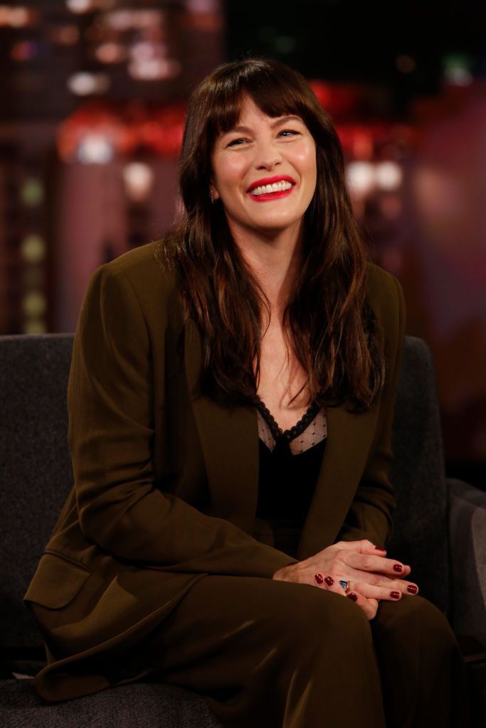 jimmy kimmel live Jimmy kimmel live minden héten este 1135-kor jelenik meg, és változatos vendégcsapattal rendelkezik, beleértve a hírességeket, a sportolókat, a zenei előadásokat, a humoristákat és az emberi érdeklődésre számot tartó témákat, valamint a vígjátékokat és a házi zenekart a vendégek kedden, január 21-én. , benne liv tyler 9 1 1 magányos csillag, michael irvin nfl gameday reggel, szuper tál vasárnap, és zenés vendég marcus kingrandy holmes via getty images via liv tyler
