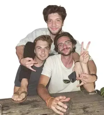   Michael Fractor met zijn vrienden