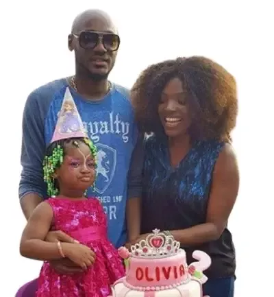   Annie Macaulay Idibia con il marito Innocent Ujah Idibia e la figlia Olivia Idibia