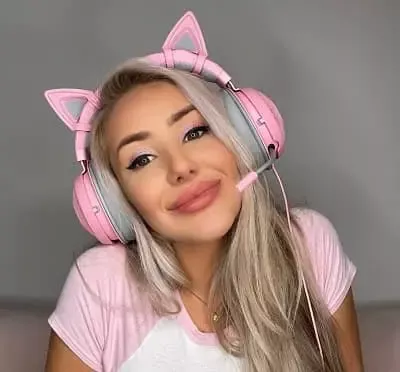   Bonnie Brown „Twitch Stream“ metu