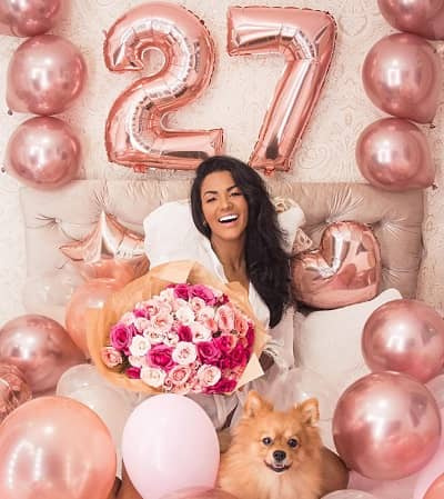   Ontmoet te heet om de Braziliaanse deelnemer Thuany Raquel Bio & Wiki aan te pakken