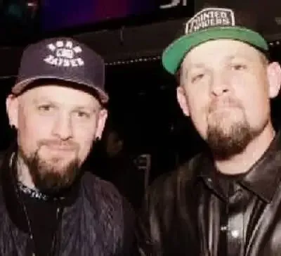   Joel Madden, ikizi Benji Madden ile birlikte