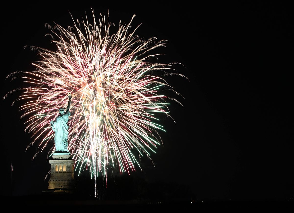Wie man das Feuerwerk des Macy am 4. Juli zu Hause sieht