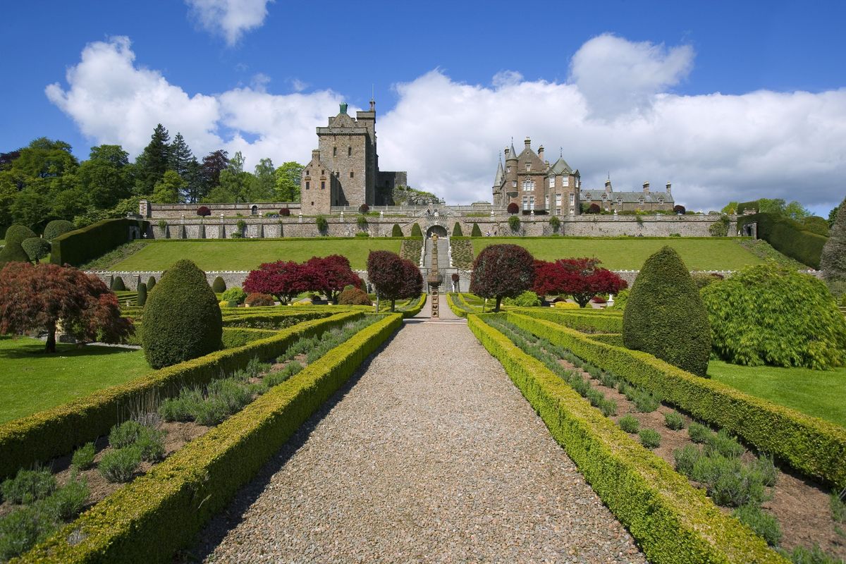 Castello e giardini di Drummond, Muthill, Scozia.