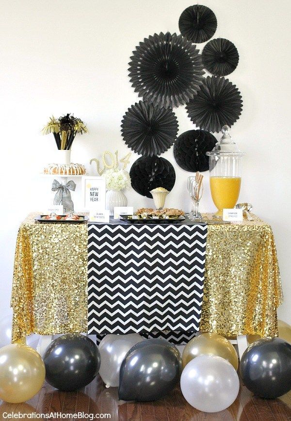 Mesa, muebles, habitación, pompones, plata, blanco y negro, fiesta, accesorio de moda, artículos para fiestas, centro de mesa,