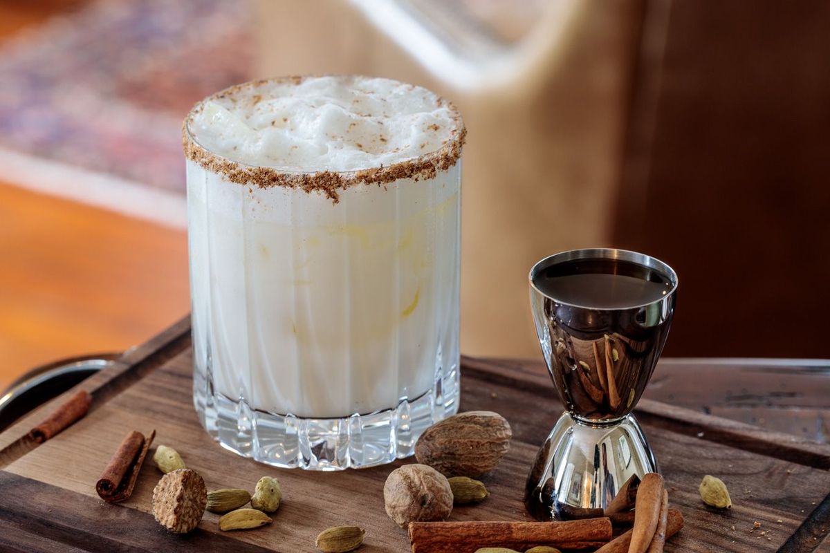 beste mardi grad-cocktails zuidelijke bourbon-melkpunch